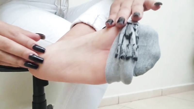 Double Dirty Feet Domination To Ugly Slave Girl – Subtitled